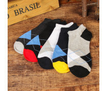 今夏必buy！潮流襪子新風尚，穿出你的個性態度